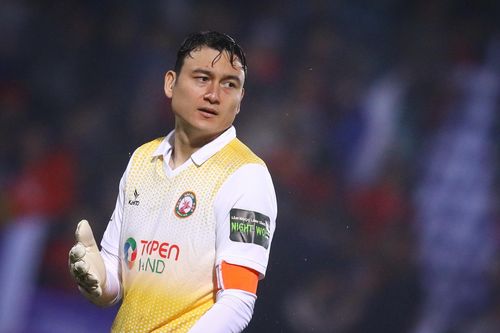 Ngày thi đấu ác mộng của Văn Lâm