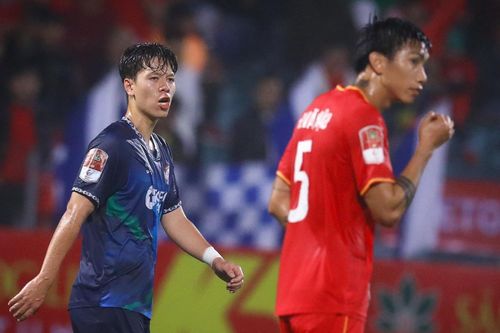 Cầu thủ Việt kiều không may gặp Văn Hậu ngày ra mắt V.League