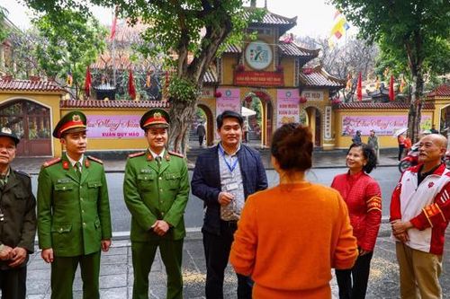 Bảo đảm an ninh trật tự cho du khách đến lễ chùa Quán Sứ