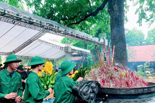 175 tân binh huyện Thanh Trì dâng hương tưởng nhớ Lão tướng Phạm Tu