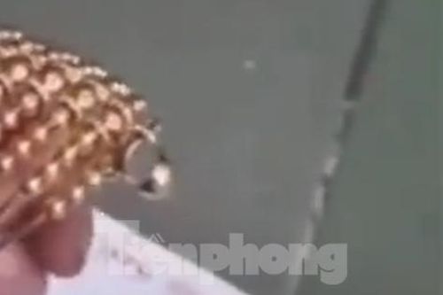 Đại diện tiệm vàng lên tiếng sau clip khách mua phải 'vàng hút nam châm'