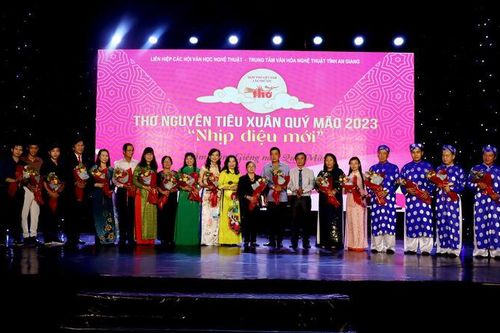An Giang tổ chức đêm thơ Nguyên Tiêu Xuân Quý Mão