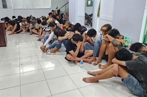 Xử lý nhóm thanh, thiếu niên mang đao kiếm, bom xăng dàn trận 'đại chiến'