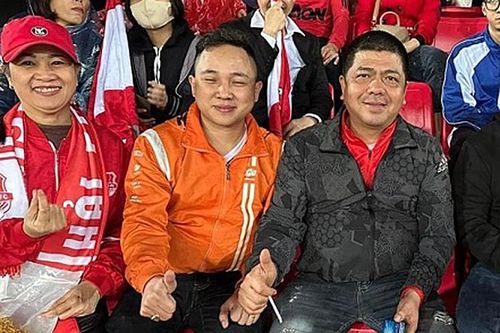 Thực hư CĐV nhổ nước bọt vào trọng tài, bị VFF cấm vẫn xuất hiện ở sân Lạch Tray