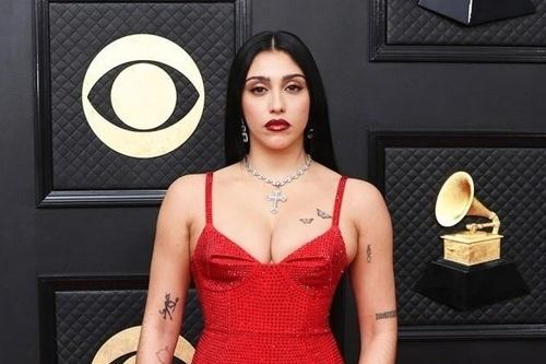 Con gái Madonna mặc gợi cảm trên thảm đỏ