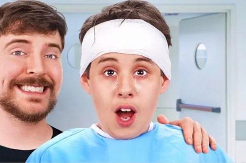 YouTuber gây tranh cãi khi tài trợ mổ mắt cho 1.000 người khiếm thị