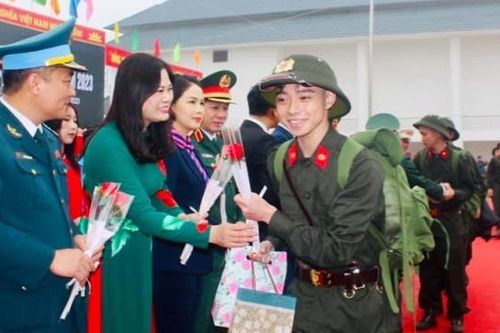 Hình ảnh ấn tượng của hàng nghìn thanh niên Hà Nội trong ngày nhập ngũ