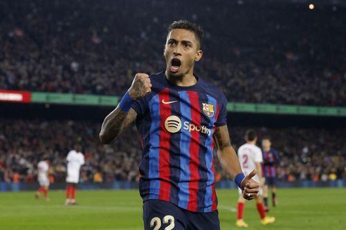 Thắng đậm Sevilla, Barcelona bỏ xa Real 8 điểm