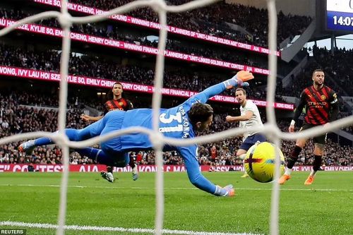 Harry Kane phá kỷ lục ghi bàn, nói gì khiến Man City ôm hận?