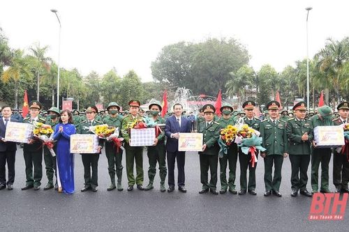 Chủ tịch UBND tỉnh Đỗ Minh Tuấn dự lễ giao, nhận quân tại huyện Thọ Xuân