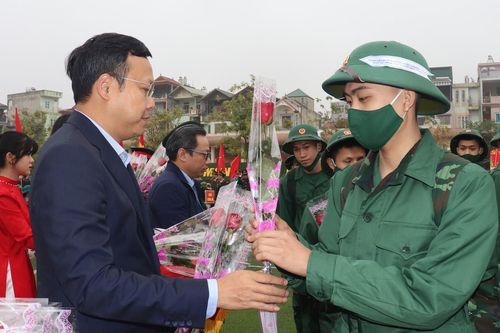 185 thanh niên huyện Quốc Oai lên đường nhập ngũ