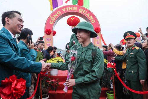Vững tin tiếp bước cha anh, tô thắm truyền thống Thủ đô anh hùng
