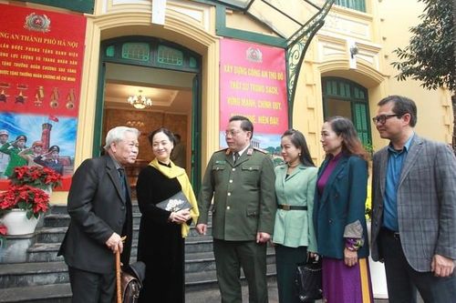 Sự đồng hành quan trọng và quý báu của giới văn nghệ sĩ, trí thức Thủ đô với lực lượng Công an Hà Nội