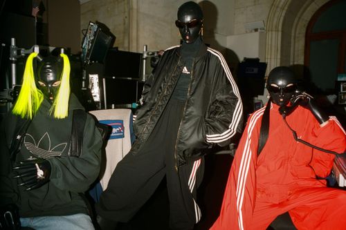 Balenciaga gặp khó