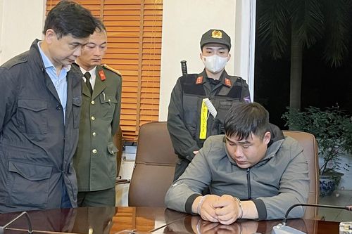 Tạm giữ hình sự nam thanh niên lao xe máy vào CSGT