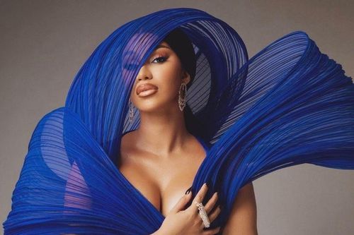 Váy hiệu ứng sóng thống trị thảm đỏ Grammy 2023