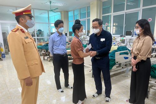 Hỗ trợ các nạn nhân vụ tai nạn liên hoàn khiến 4 người tử vong tại Điện Biên