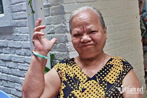 Món quà trời cho của 'bà trùm' khu chung cư cũ