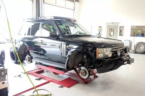 Bi hài chuyện đi sửa ô tô, 'phát khóc' vì thợ sửa xe