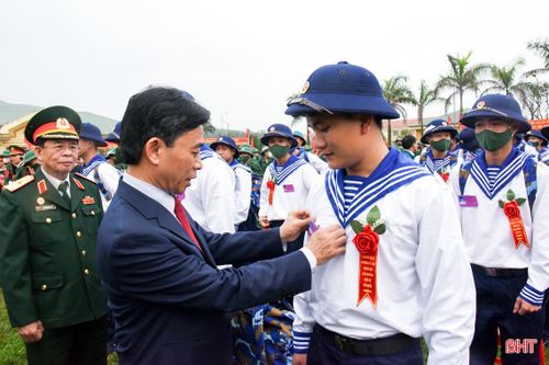 Phó Bí thư Thường trực Tỉnh ủy Trần Thế Dũng dự ngày hội tòng quân ở huyện Kỳ Anh