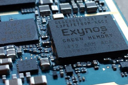 Xuất khẩu chip của Hàn Quốc giảm mạnh, thâm hụt thương mại kéo dài