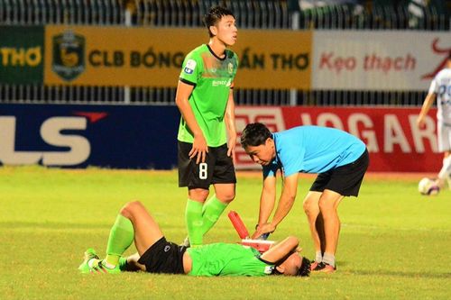 CLB xin tài trợ không ai cho, đành bỏ giải: Buồn cho sân chơi chuyên nghiệp Việt Nam!