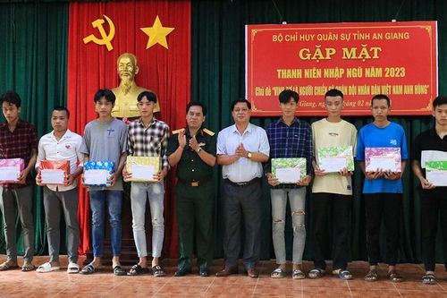 Gặp mặt thanh niên huyện Tri Tôn nhập ngũ năm 2023
