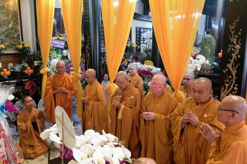Ban Trị sự GHPGVN TP.HCM và Q.6 viếng tang Thượng tọa Thích An Thông