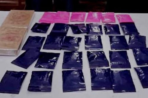 Bắt quả tang đối tượng vận chuyển 2 bánh heroin và gần 6.000 viên ma túy