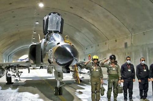 Bên trong căn cứ không quân ngầm của Iran