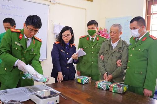 Kiểm sát việc mở niêm phong số ma túy trị giá 640 triệu đồng