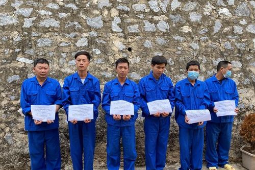 Bắt giữ 7 'con bạc' sát phạt nhau trong đêm