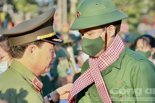 Lãnh đạo TPHCM, Bộ Công an tiễn tân binh lên đường làm nhiệm vụ thiêng liêng