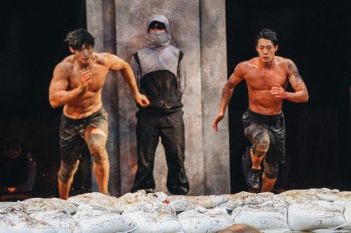 Cơ thể săn chắc, 6 múi chiếm sóng show thực tế Hàn