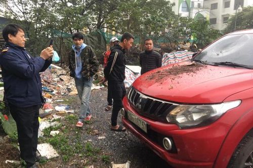 Liên tiếp chậu cây, dao, cờ lê, máy khoan rơi từ chung cư cao tầng tại Hà Nội