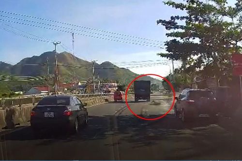 Xác minh xe biển đỏ gây tai nạn ở Khánh Hòa nhưng không dừng lại