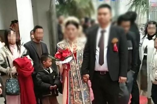 Chú rể bạc tình bị nhóm bạn gái cũ trả đũa đúng ngày cưới