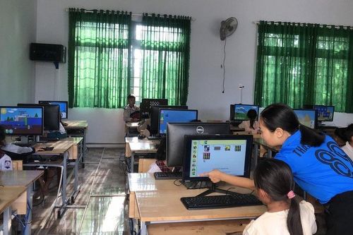 Giáo viên vùng sâu oằn mình vì thiếu nhân lực