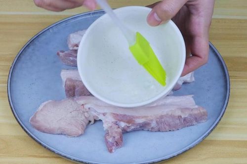 Thịt lợn mua về đừng rửa nước hay cho ngay vào tủ lạnh: Làm thêm 1 bước, thịt để cả tháng vẫn tươi ngon