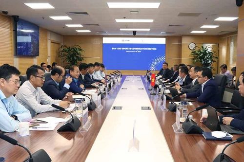 EVN trao đổi hợp tác kết nối lưới điện với ngành điện Campuchia