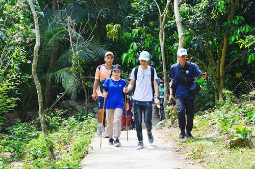 Tổ chức Chương trình trekking núi Cấm với chủ đề 'Năng lượng đầu Xuân'
