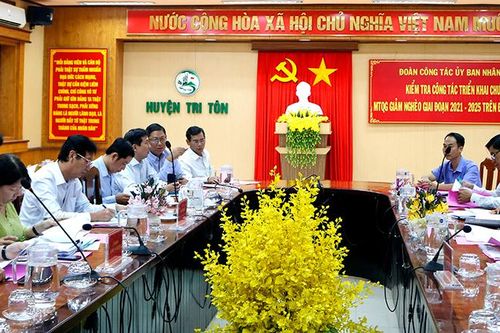 Kiểm tra tiến độ thực hiện Chương trình mục tiêu quốc gia giảm nghèo bền vững huyện Tri Tôn