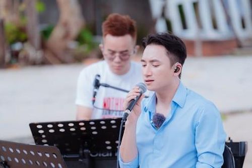 Phan Mạnh Quỳnh lần đầu hát 'Ba Kể Con Nghe' đầy xúc động tại 'Biển của Hy vọng'
