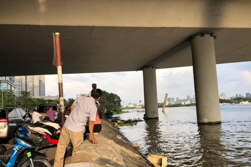 Nhiều vụ cháy dưới gầm cầu, đe dọa an toàn tại TPHCM