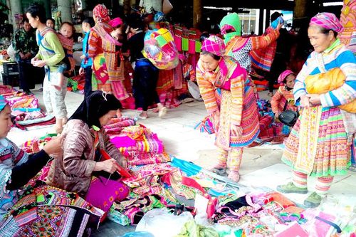 Độc đáo sắc màu chợ phiên Hoàng Su Phì