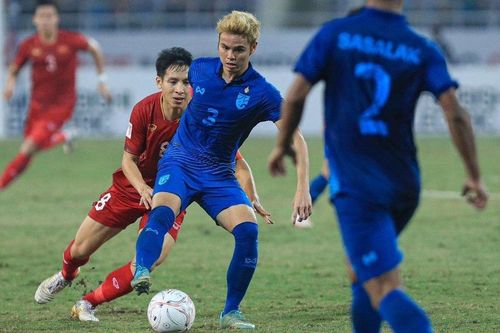 Huyền thoại Thái Lan khuyên Theerathon sang V.League chơi bóng