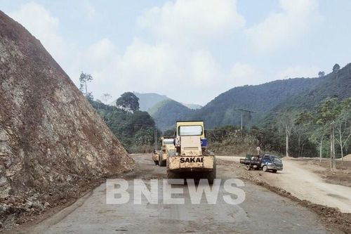 Nhộn nhịp dự án kết nối giao thông các tỉnh miền núi phía Bắc