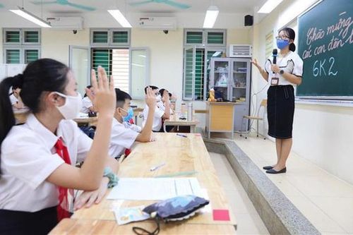 Cử tri kiến nghị nhiều vấn đề về học phí, lương và phụ cấp giáo viên