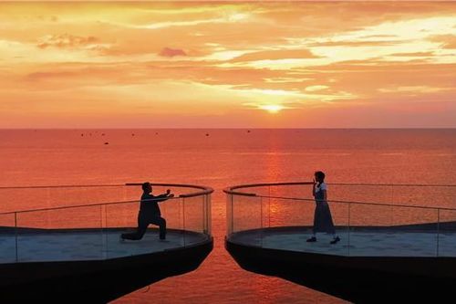 Mãn nhãn với khung cảnh Cầu Hôn đẹp như mơ trong MV 'Em đồng ý'