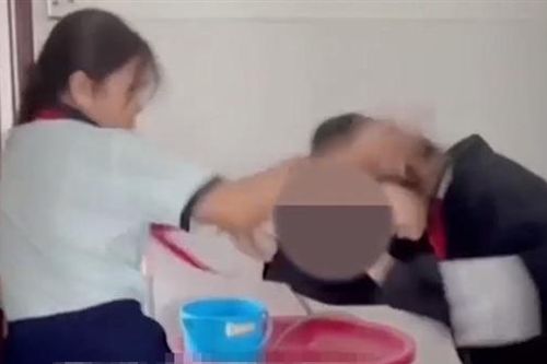 Thông tin mới vụ học sinh lớp 8 bị đánh trong nhà vệ sinh